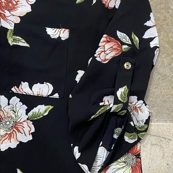 Cute Floral Blouse! - Picture 2 of 4